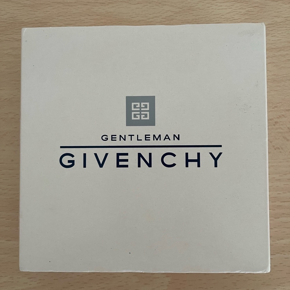 Givenchy Men’s Black Leather Belt Gift Set Two Buckles Gentleman Collection NIB - Picture 15 of 16